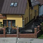 Konukevi Anesis - Studia